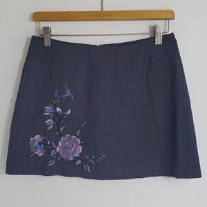 Express Women's Embroidered Stretch Mini Skirt Size 3/4